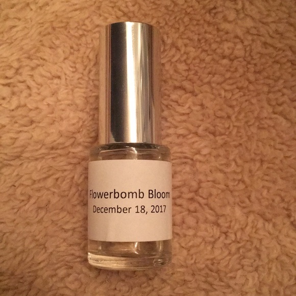 Victor Rolf Flowerbomb - Picture 2 of 3